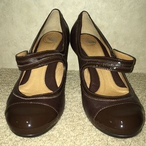 NURTURE Womens Brigita style BROWN Heels Sz 7M